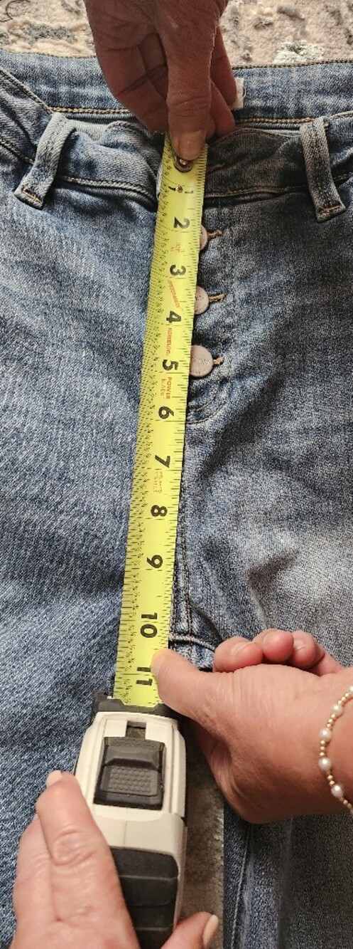 High-Rise Flare Jeans in Light Blue Wash- Risen Jeans - Picture 5 of 6